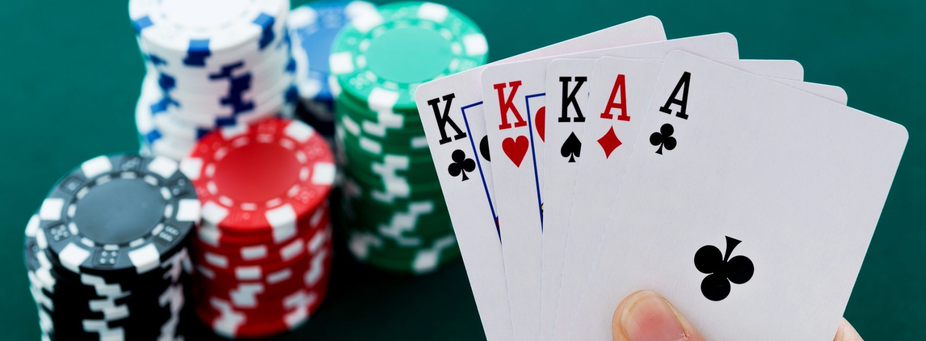 Play poker online and make real money without investing a large capital