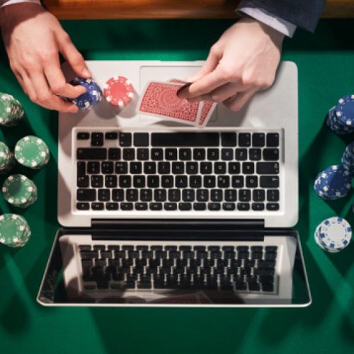 Why Play Poker Online? Top 4 Reasons And Benefits