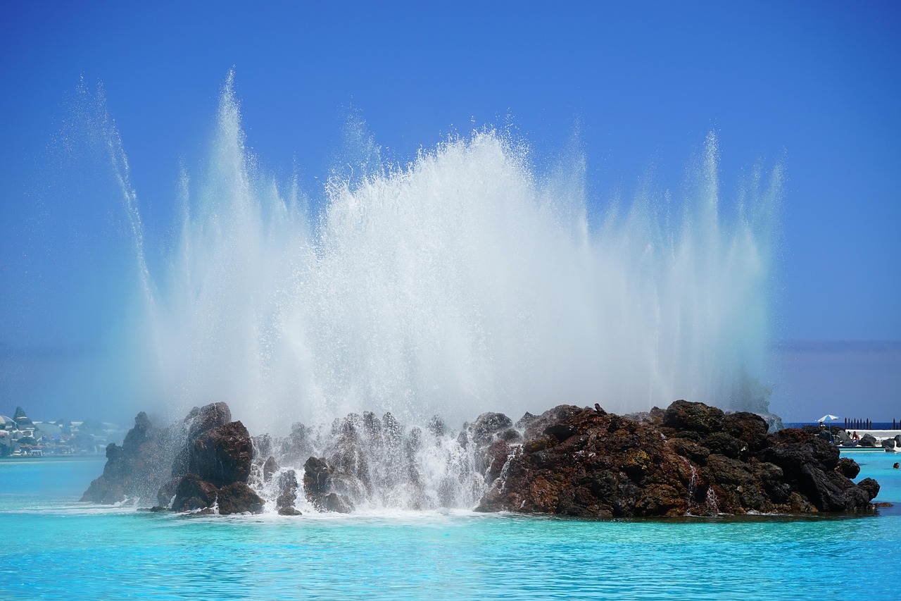 Fountain, swimming pool, rocks — High-Quality Spanish Lessons Online for Global Learners