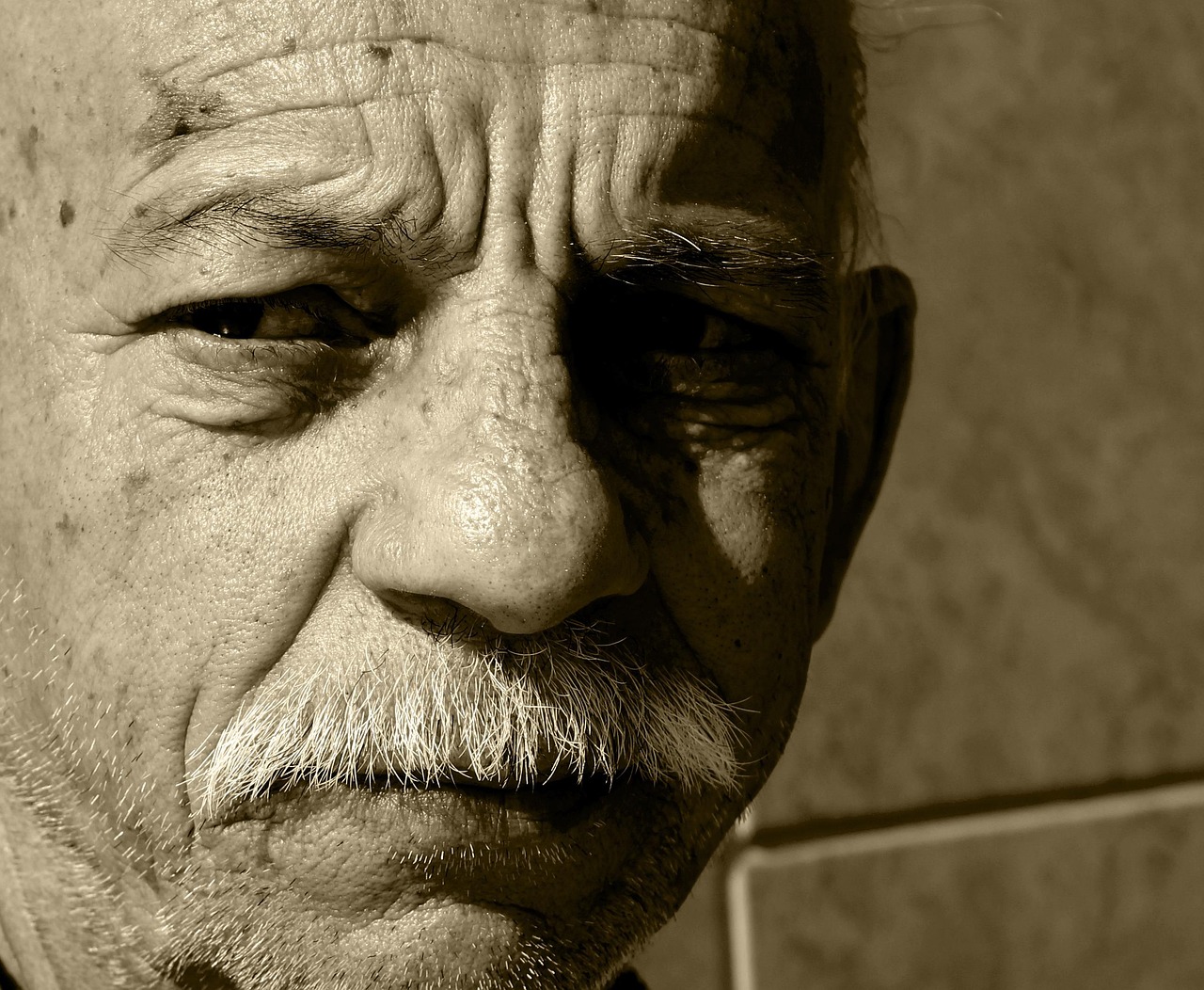 Man, senior, portrait — Mastering the Benefits of Raydium Swap for Traders